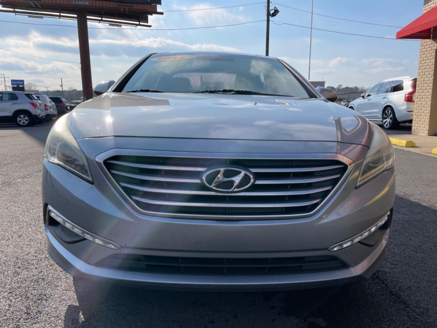 2015 Silver Hyundai Sonata (5NPE24AF0FH) with an 4-Cyl, 2.4 Liter engine, Auto, 6-Spd w/Shiftronic and Drive Mode Select transmission, located at 8008 Warden Rd, Sherwood, AR, 72120, (501) 801-6100, 34.830078, -92.186684 - Photo#2